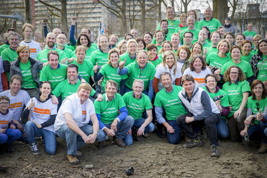 Doetinchemse ondernemers, samen met Koning Willem-Alexander en Koningin Máxima, tijdens NLdoet in Doetinchem